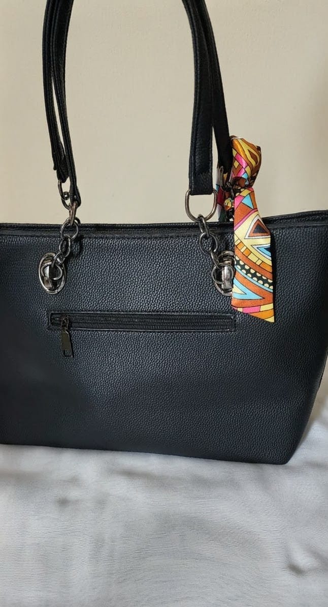 Elegance Unzipped – The Signature Women’s Handbag